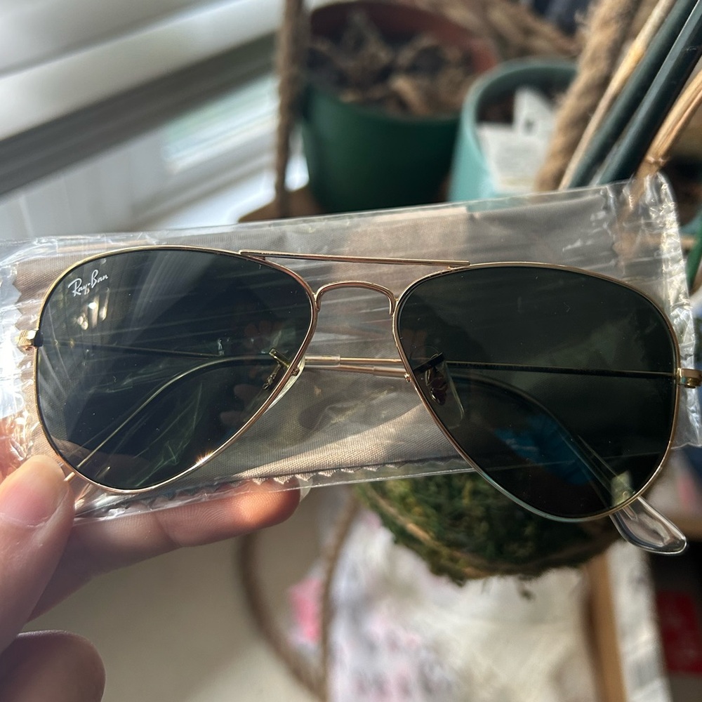 COPY - Gold dark lens Ray-bans BRAND NEW